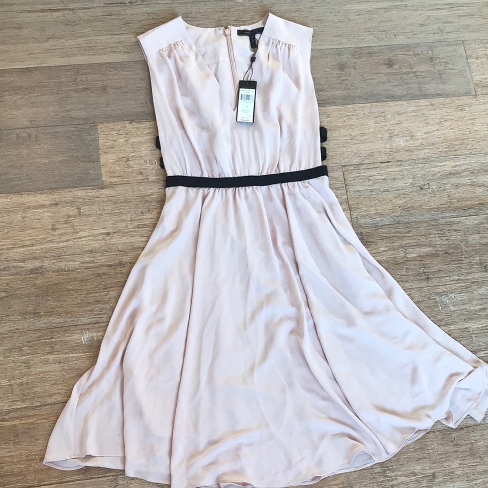 BCBGMAXAZRIA dress size small “rachel” color bare pink & black